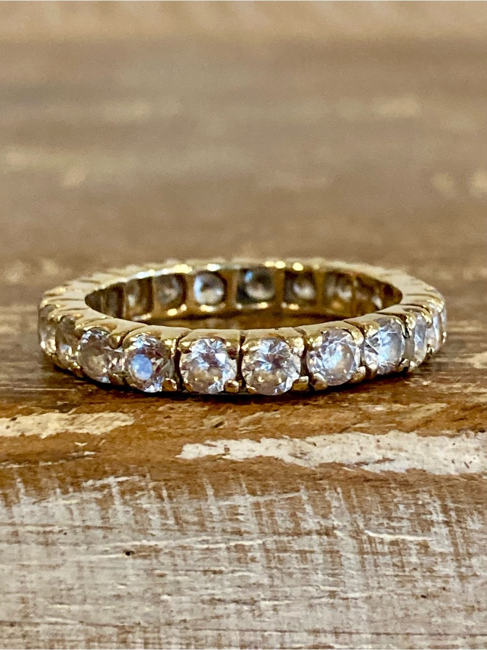 Gold Tone Eternity Band Ring Clear Stones Size 8 - Has a Crack - Picture 4 of 17